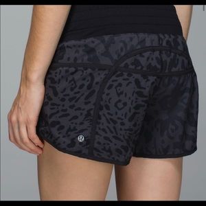 LULULEMON LEOPARD PRINT TRACKER SHORTS BLACK GRAY